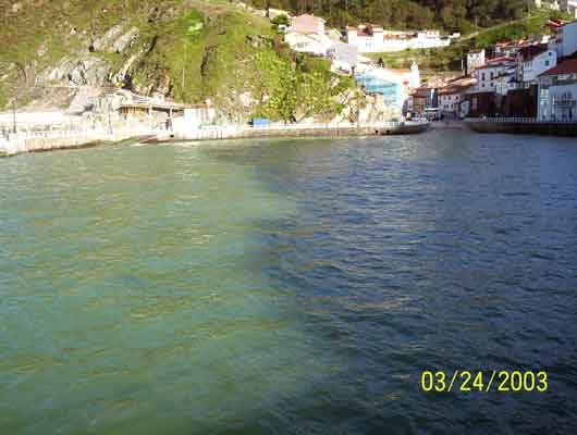 Denuncia por inmensa mancha que se pudo ver durante todo el fin de semana en la Costa de Cudillero. Denuncia por inmensa mancha que se pudo ver durante todo el fin de semana en la Costa de Cudillero.